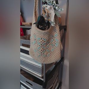 Knitted purse